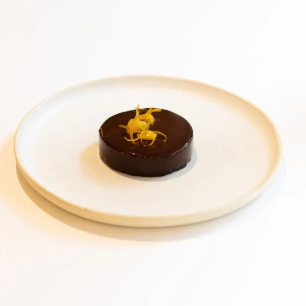 Pastisset de mandarina, mousse de xocolata blanca i vainilla