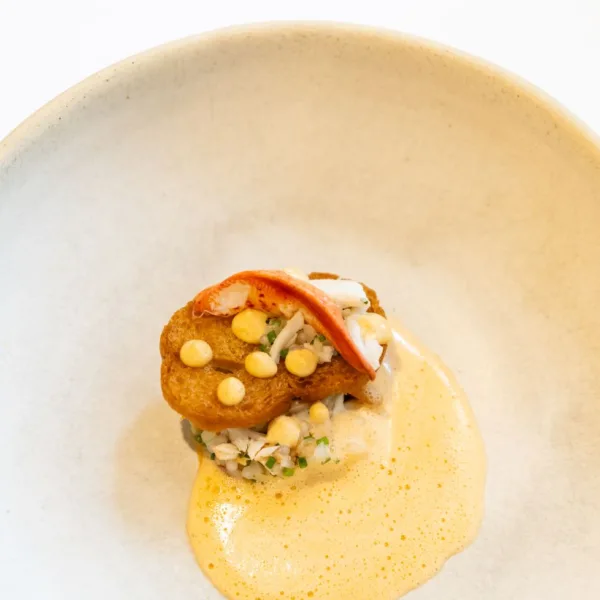 Sopeta de peix i marisc esmicolat, torradeta i salsa rouille