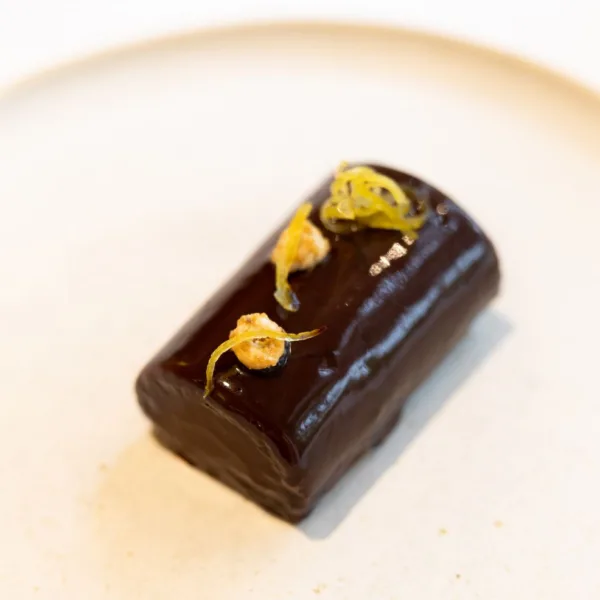 Tronc de Nadal amb torró, neula cruixent i crema de llimona